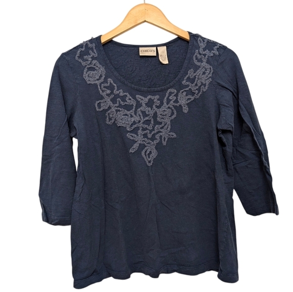CHICOS Embellished Denim Blue Top Cotton Scooped Neck Elbow Sleeve Navy Tee Sz2 - Picture 2 of 7